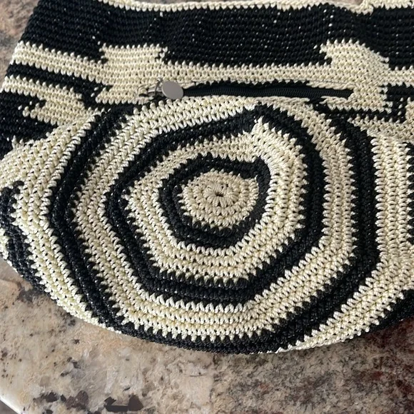 No Boundries Black and Cream crochet Patterned Women's Bag. New with tag. - Picture 3 of 10